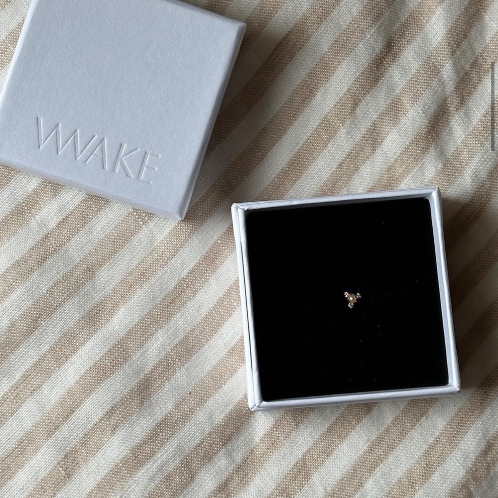 Wwake Blush Pearl Burst Earring Single, new with box.